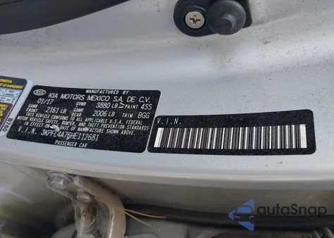 2017 Kia Forte Lx z USA, uszkodzony, nr VIN 3KPFL4A76HE112681